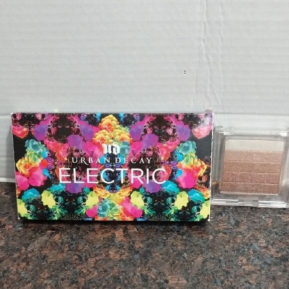 Urban Decay Electric Palette with Vibrant Hues and Free Physicians Formula Shimm - Picture 1 of 8